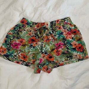 ❤️ PICK 4/$20 Tropical shorts size small